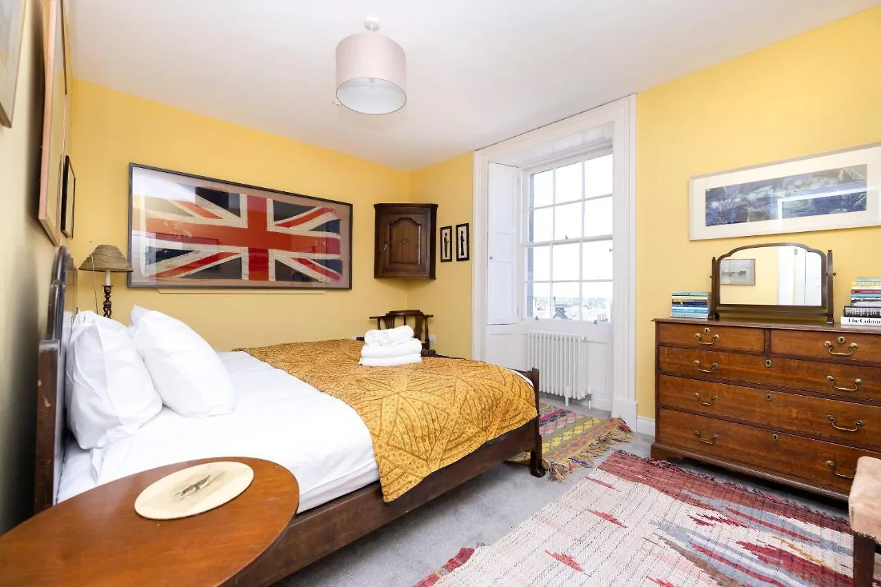 Joivy Inviting Flat At The Heart Of Edinburgh Apartment 0*,